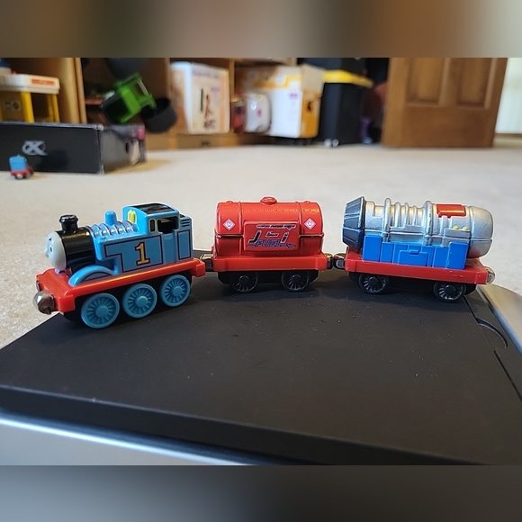 Thomas and Friends Jet Engine Lights and Sounds Take Along Diecast Metal Train - Picture 2 of 13